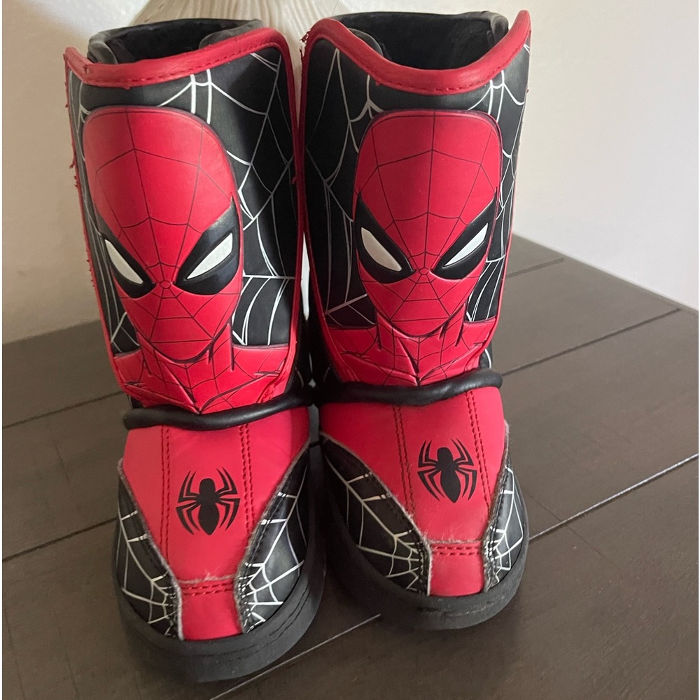 Snow  boots used twice.